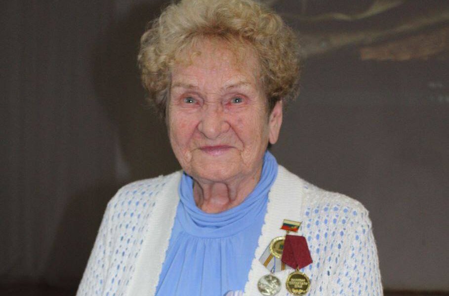 Губернатор Прикамья поздравил с 95-летием героиню труда из Оханска