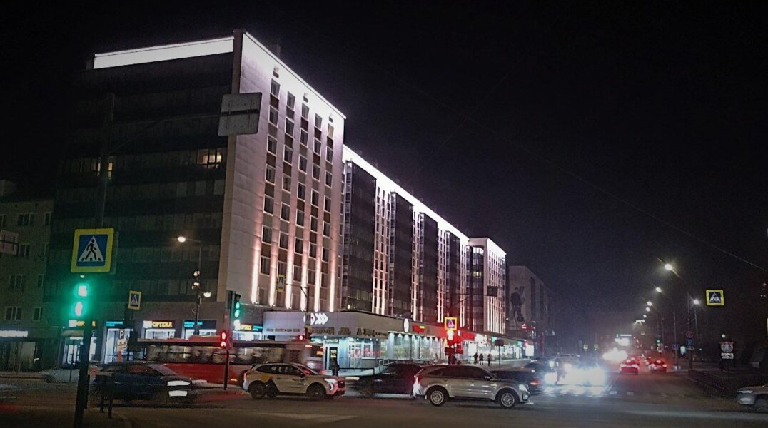 В Перми сделали современную подсветку на доме по улице Крисанова