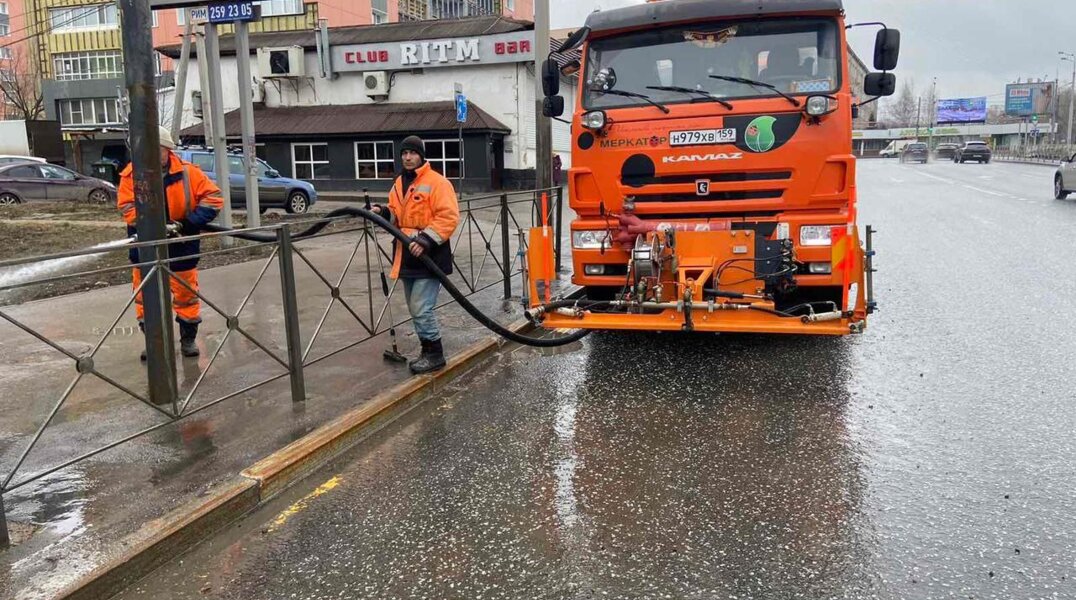В Перми началась весенняя уборка улиц