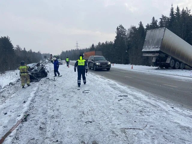 В аварии на трассе Пермь-Екатеринбург погиб таксист