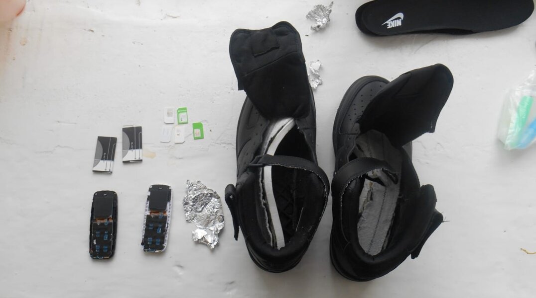 В пермские колонии пытались передать запрещенные предметы в кроссовках и станках для бритья