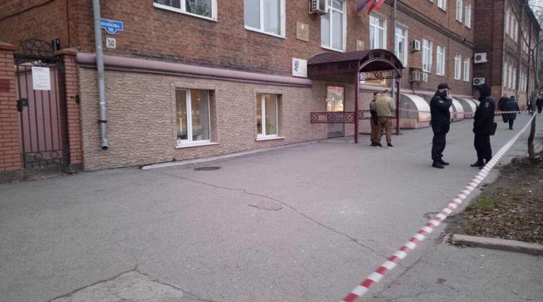 Причиной оцепления школы в центре Перми стала оставленная игрушка