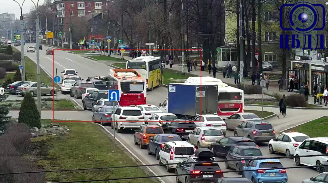 Пять автобусов в Перми временно изменили маршрут из-за крупного ДТП на улице Чкалова