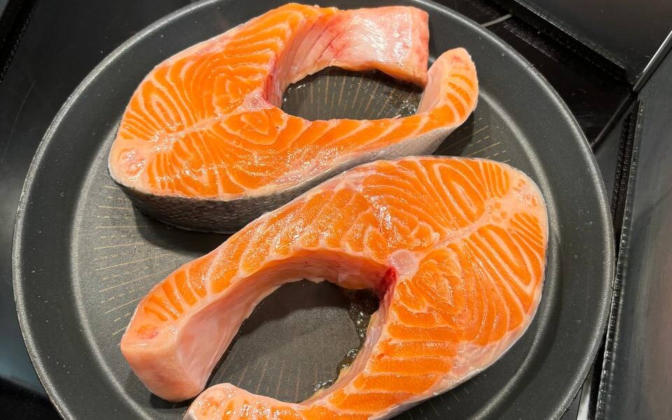 Владелец пермской сети рыбных магазинов объяснил, почему подорожали лосось и красная икра