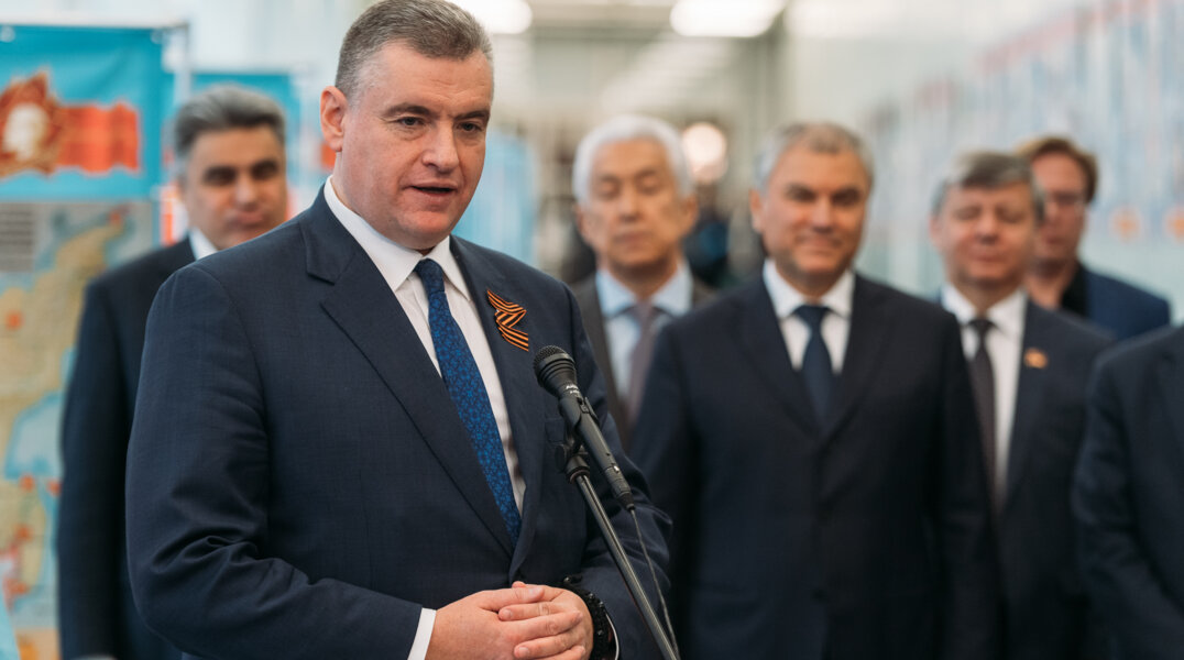 По данным Всероссийского опроса, россиян больше всего волнуют цены, дороги и медицина