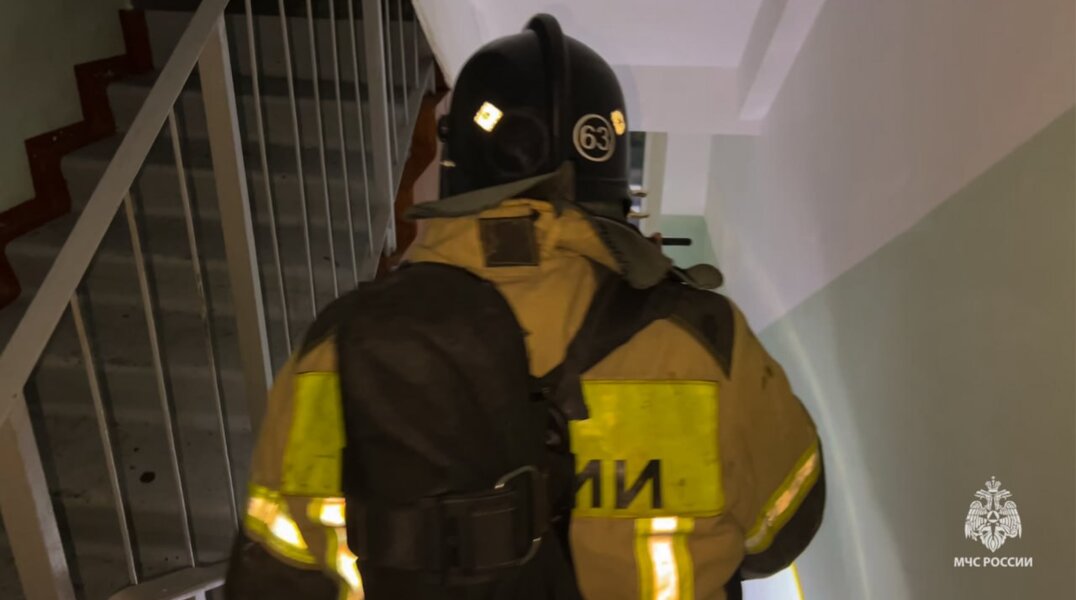 В Перми пожарные вывели из горящего дома шесть человек