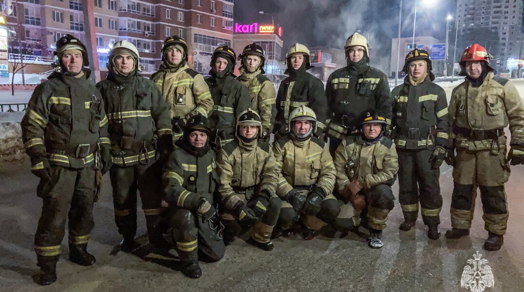 В Перми огнеборцы МЧС России спасли на пожаре 9 человек, из них 2 ребенка