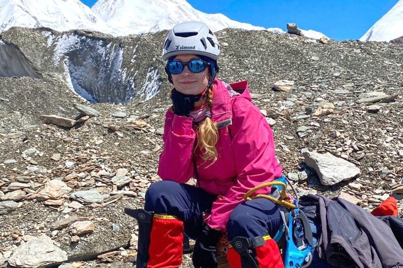 Операцию по спасению пермской альпинистки остановили из-за метеоусловий