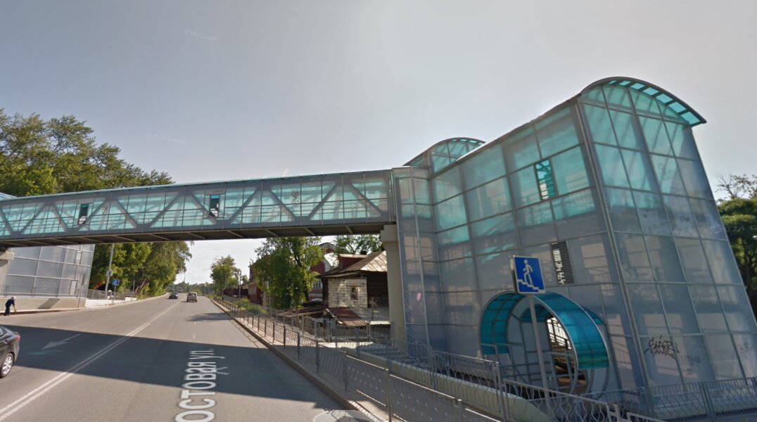 Рабочие завершили ремонт разрисованного вандалами надземного перехода на площади Восстания в Перми