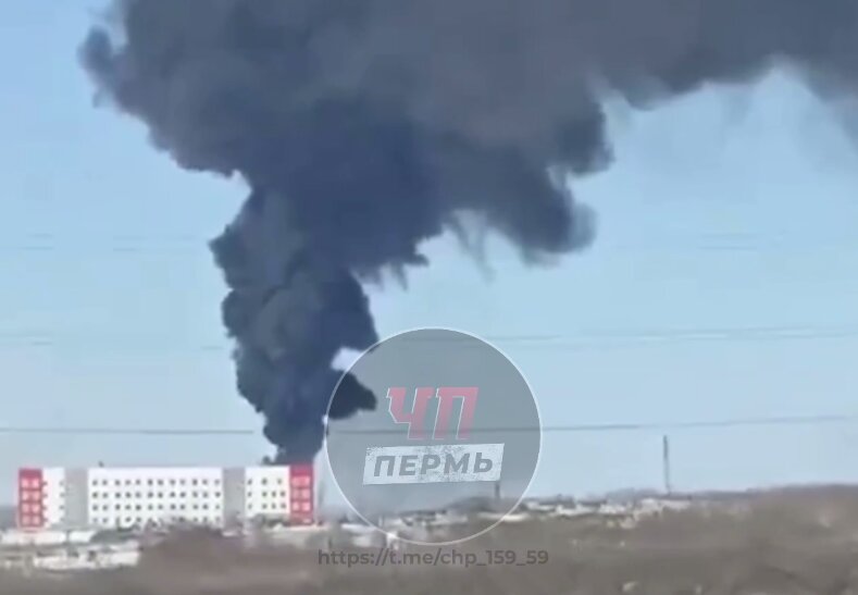 В Перми в строящемся здании на Восточном обходе произошел крупный пожар