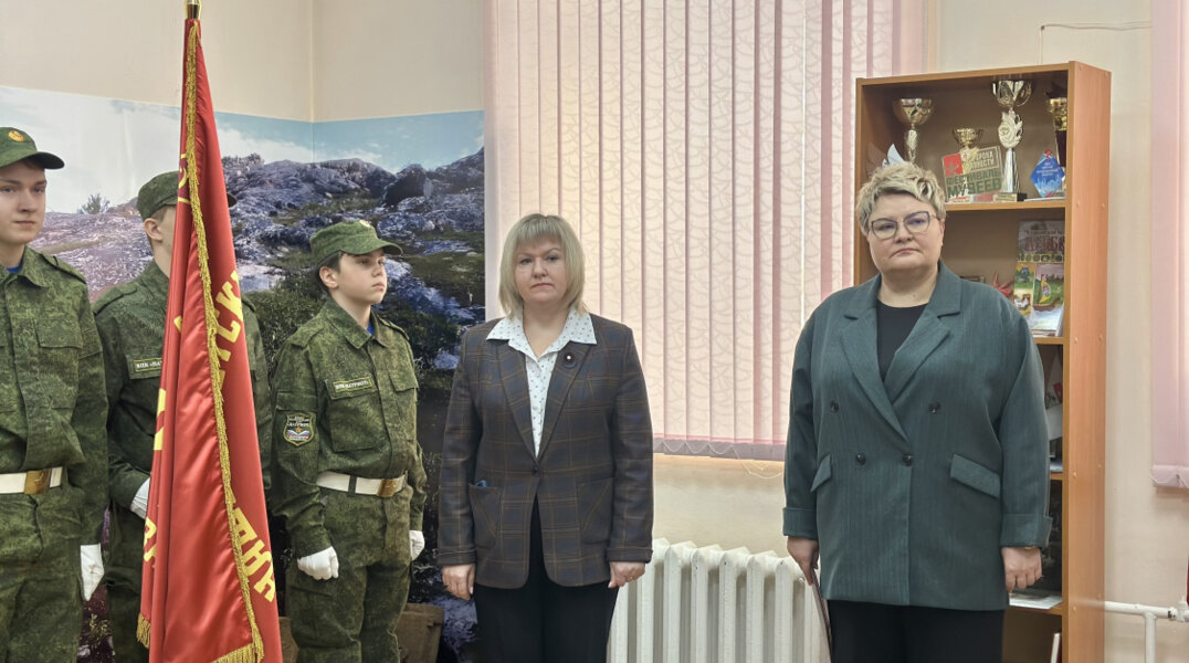 В Чердынский округ передали копию Знамени 62-й Гвардейской Молотовской танковой бригады