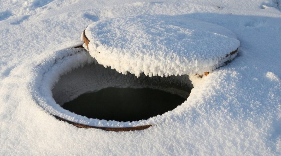 В Березниках топит тротуары и дома