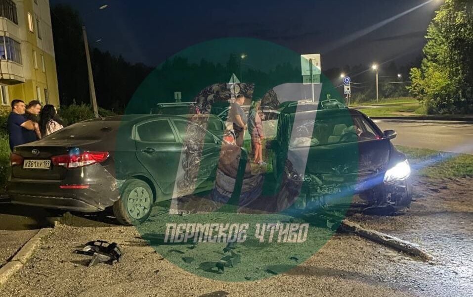 В Перми полиция ищет водителя иномарки, устроившего массовое ДТП на Гайве
