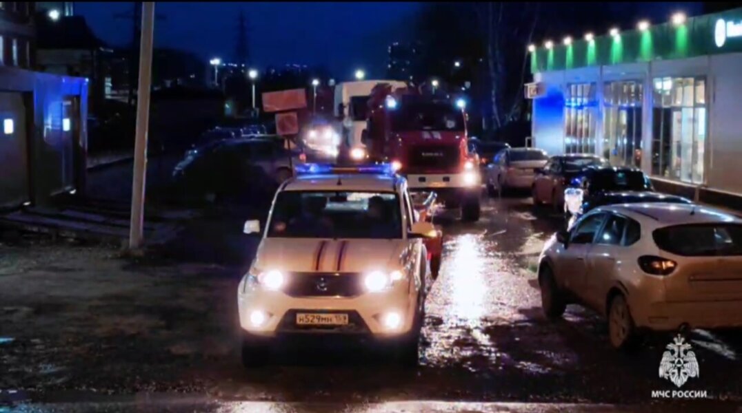 Пермские спасатели выехали в Оренбургскую область в связи с ЧС из-за паводка. Видео