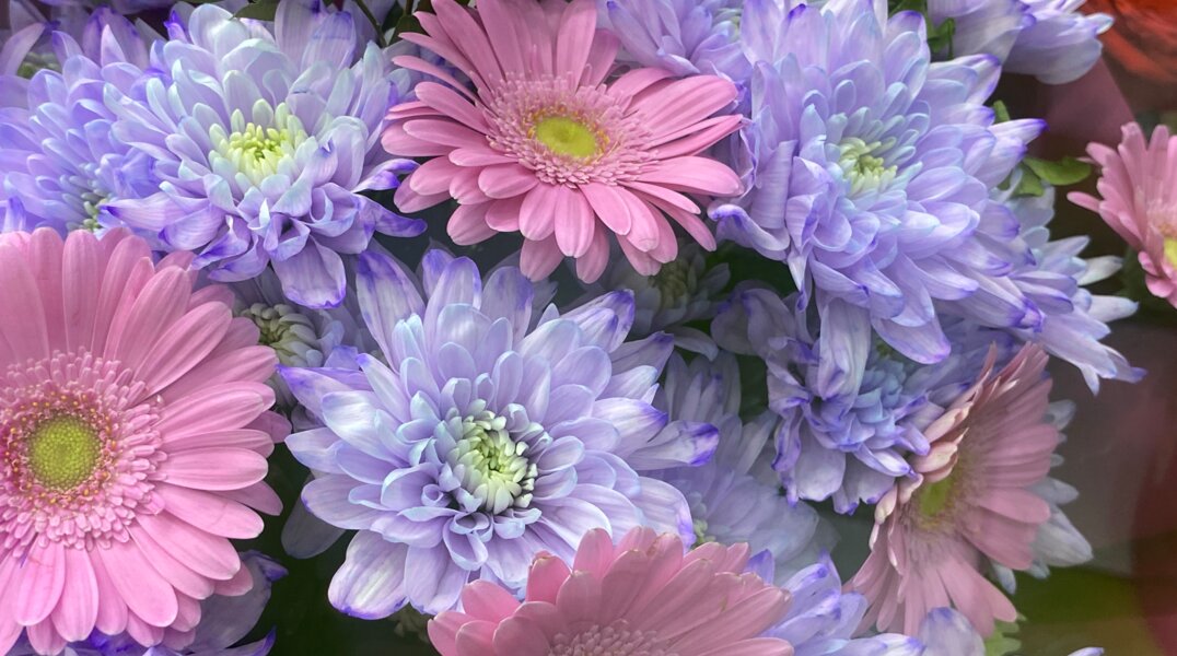 Цветы оказались самым популярным видом подарка, который доставляют пермякам курьеры