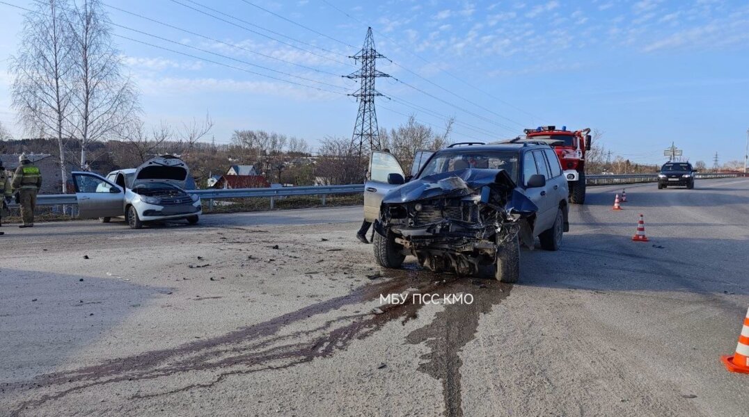 Утром на трассе под Кунгуром в лобовой аварии пострадали два человека