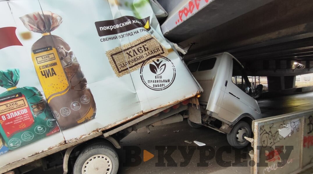 В Перми газель врезалась в эстакаду