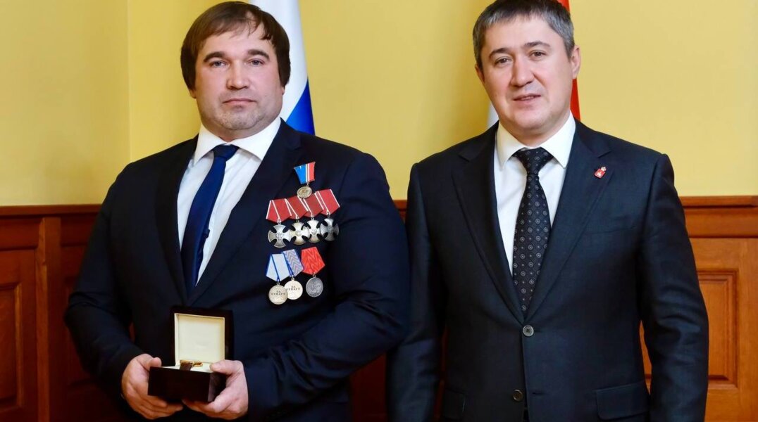 Губернатор Прикамья вручил герою СВО медаль «За заслуги перед Пермским краем»