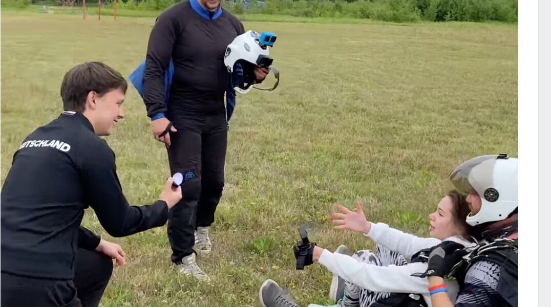 Пермяк сделал предложение девушке пока она прыгала с парашютом