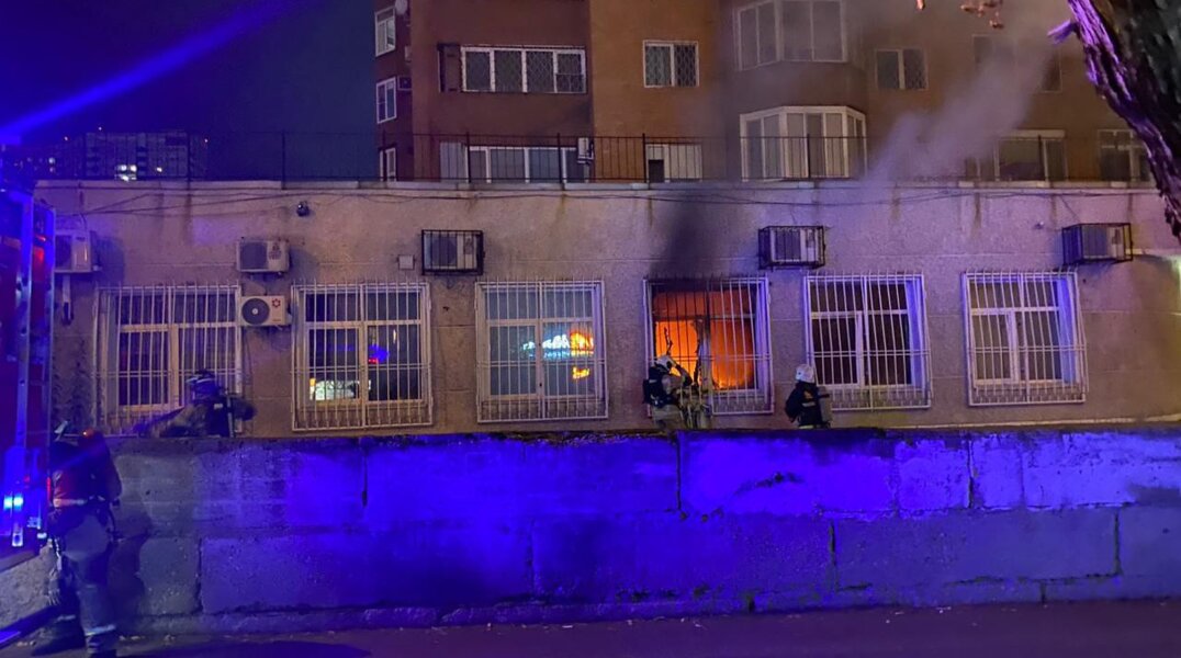 В Перми загорелся главный офис партии "Единая Россия". Видео