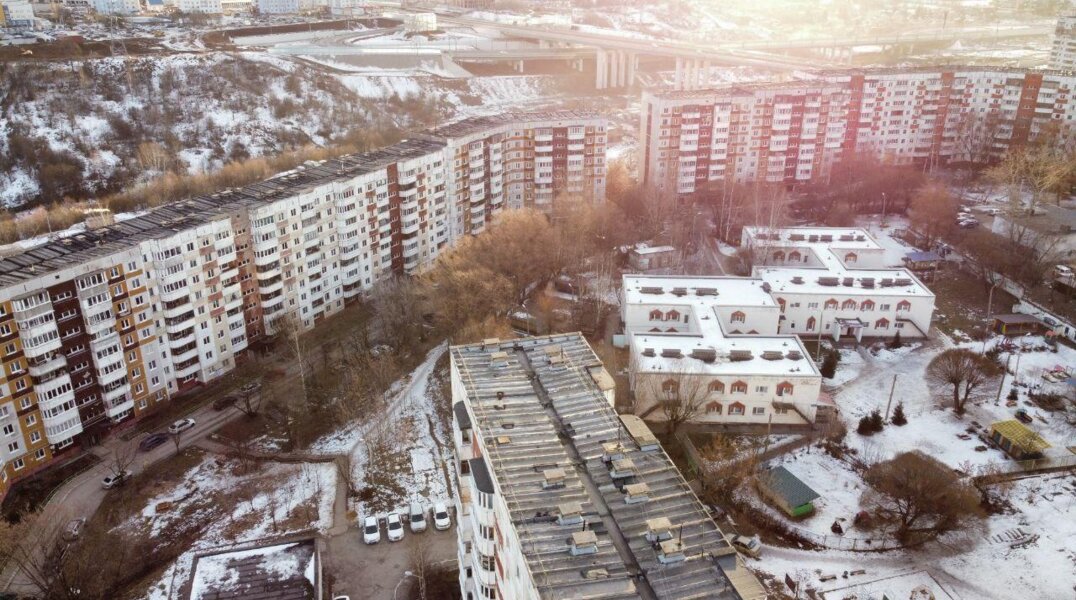 В одном из микрорайонов Перми приступили к капремонту фасадов нескольких домов