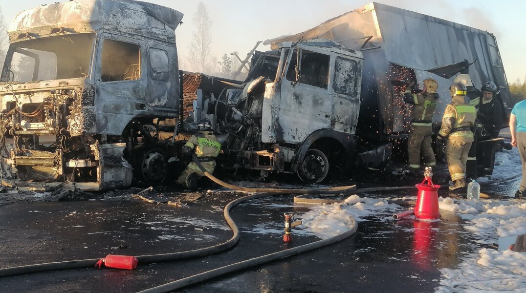 В Прикамье на трассе столкнулись сразу три фуры