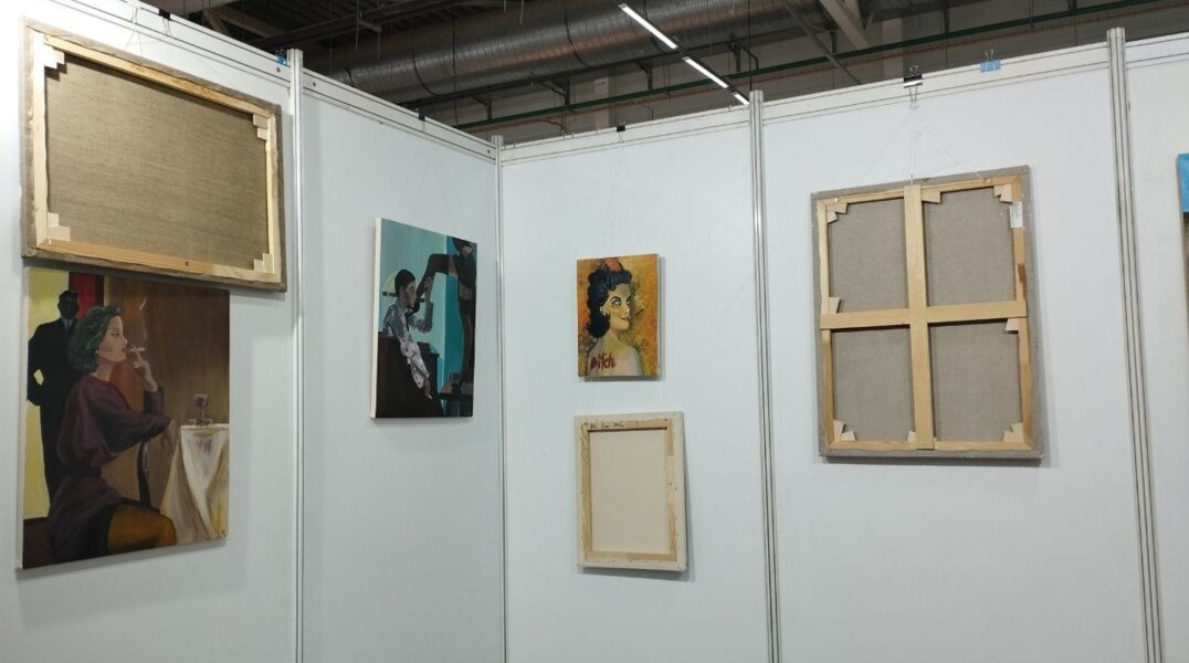 На выставке в Перми перевернули картины художницы из-за оскорбления чувств верующих