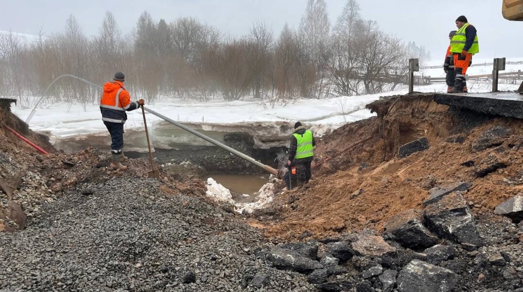 Устранением провала на федеральной трассе М-7 Волга занимается ФКУ Упрдор «Прикамье»