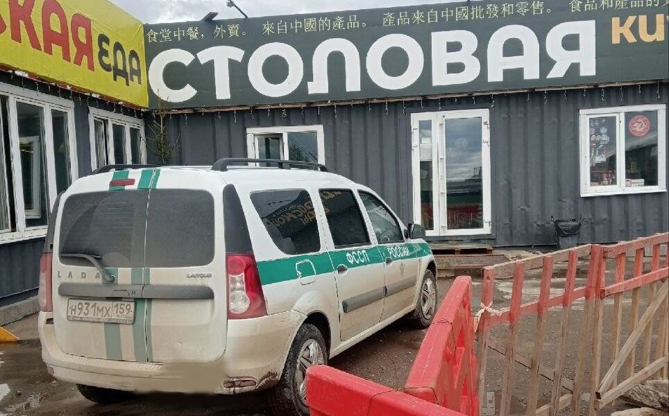 Жирный налет и паутина. В Пермском округе закрыли опасную столовую китайской еды