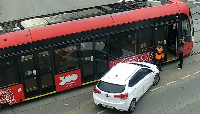 В Мотовилихе из-за аварии временно остановили движение трамваев