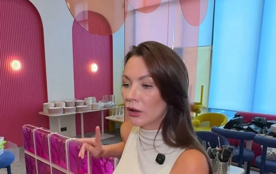 Владелица закрывшегося в Перми кафе распродает имущество из заведения