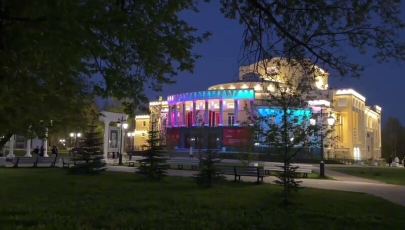 На здании Коми-Пермяцкого театра установили современную архитектурную подсветку
