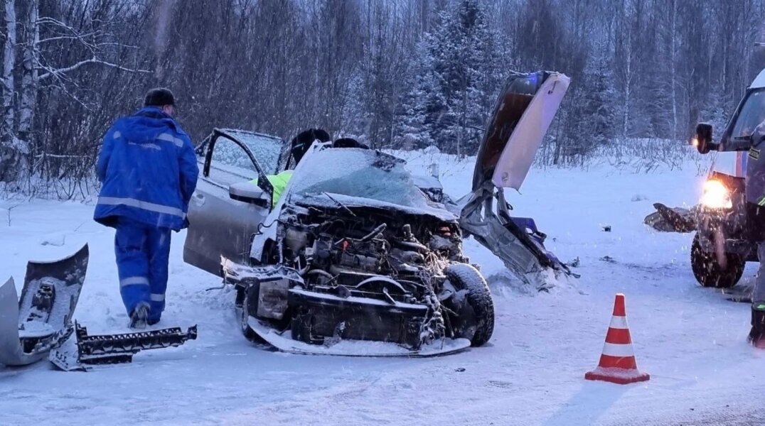 В Прикамье в ДТП снегоуборщик разорвал иномарку