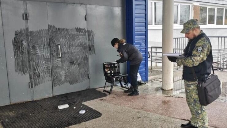 ​Следователи возбудили уголовное дело после нападения школьника с ножом на учителя в Прикамье