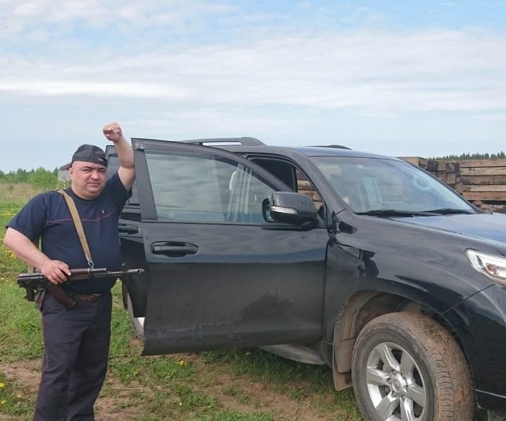 В Перми полицейский оттащил девушку от края Коммунального моста