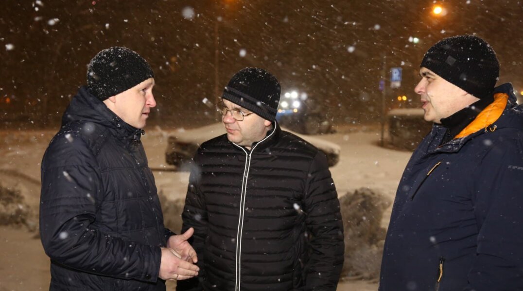 Сотрудники администрации Перми проводят рейды по проверке качественной уборки наледи с крыш и прочистке дворов