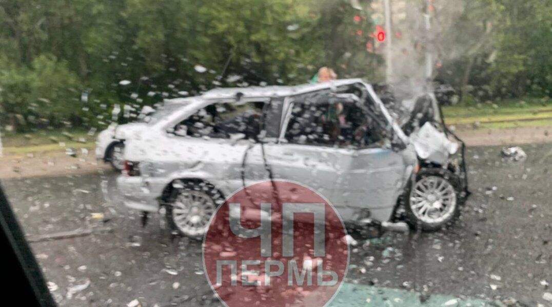 В Перми после ДТП в легковушке зажало водителя