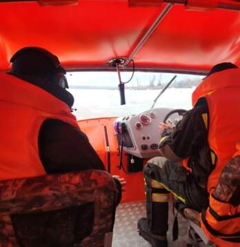 «Две минуты у них есть»: как мы с минтербезом Прикамья искали рыбаков и подростков на льдинах 