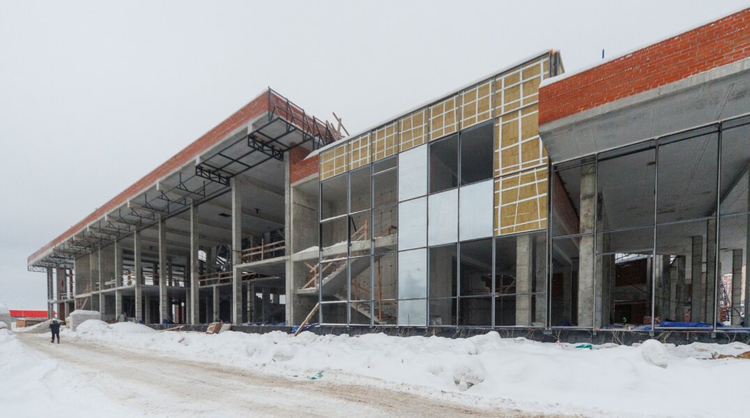 В пермском микрорайоне Ива здание новой ледовой арены построено на треть