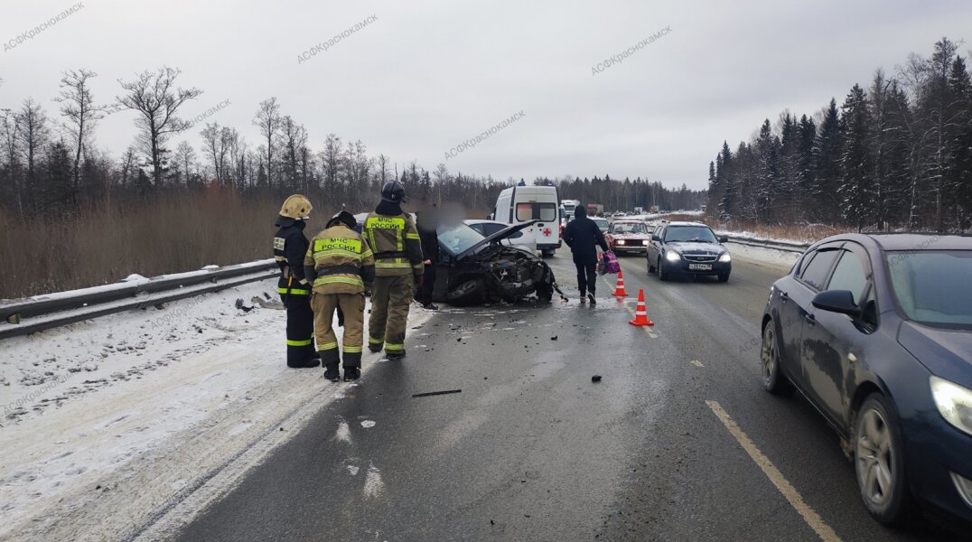 В аварии, из-за которой скопилась пробка в Краснокамске, пострадали восемь человек