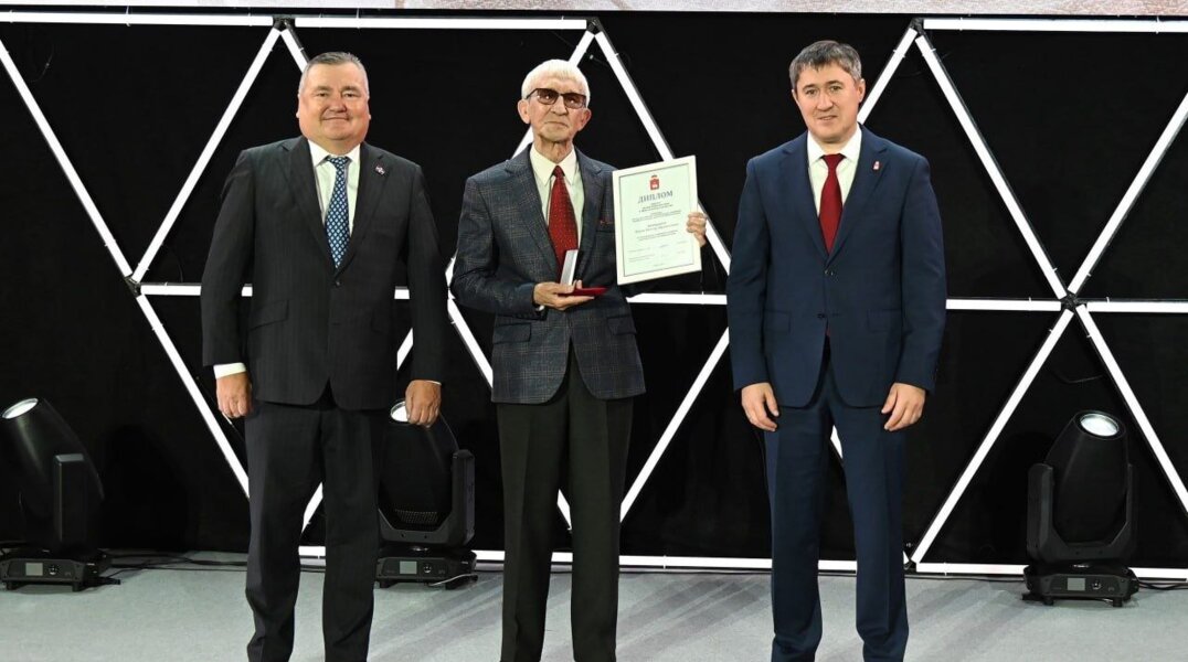 Дмитрий Махонин и Валерий Сухих наградили лучших деятелей культуры и искусства за 2024 год