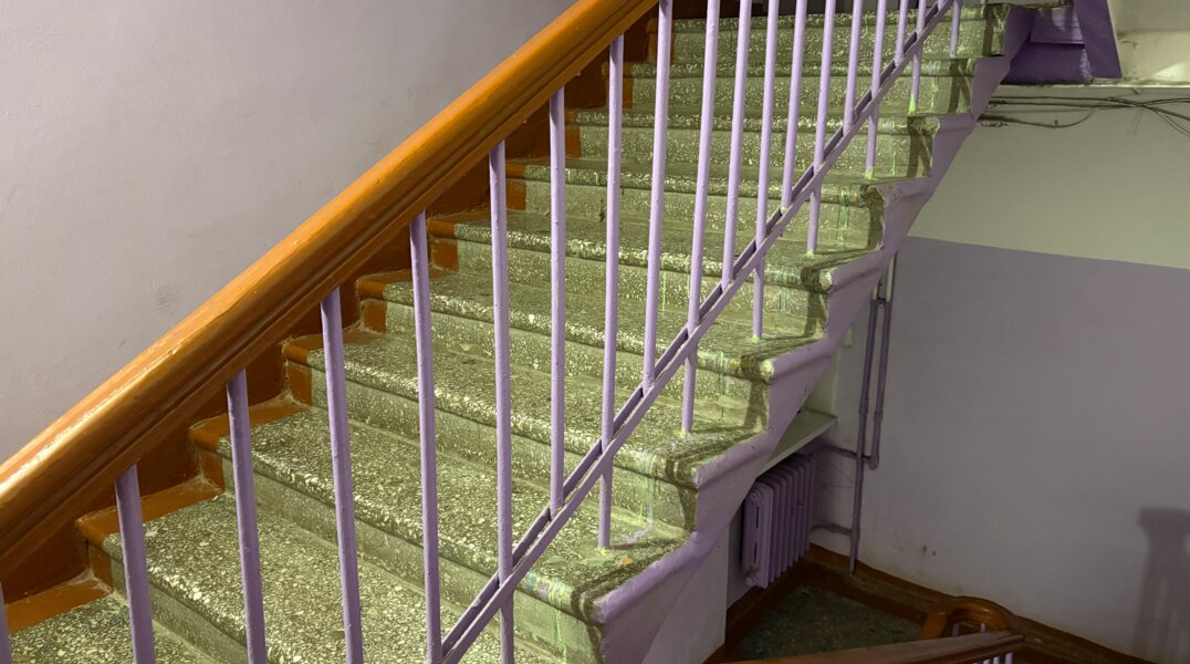 В Перми на Гайве мужчина пытался затащить школьницу в подъезд