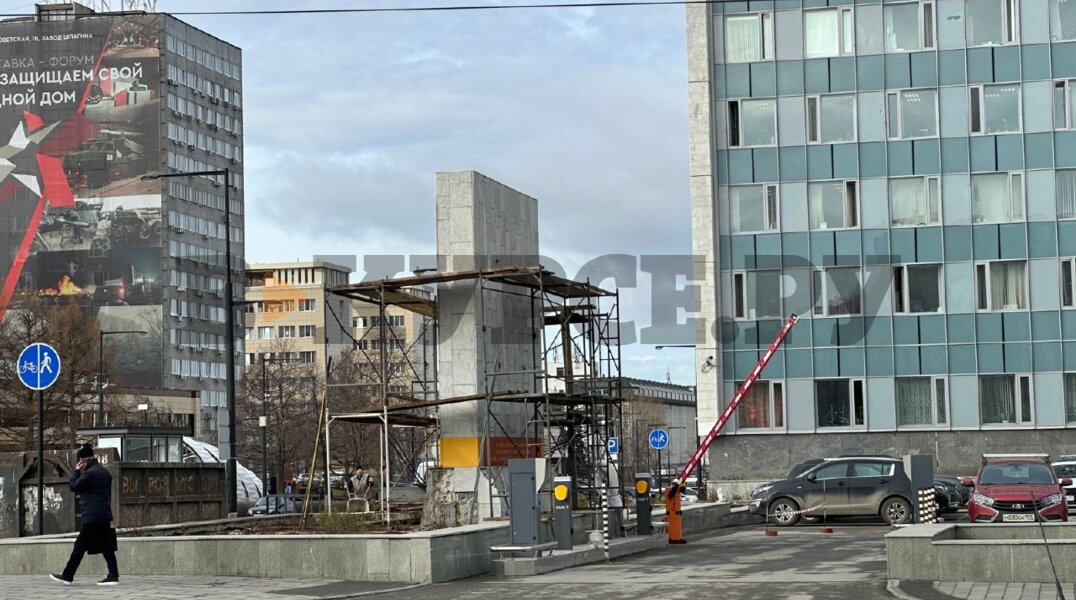 В центре Перми начали ремонт Памятного знака «Орден Ленина»