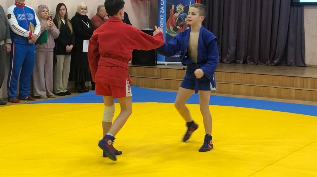 В поселковой средней школе Пермского края открылась секция самбо