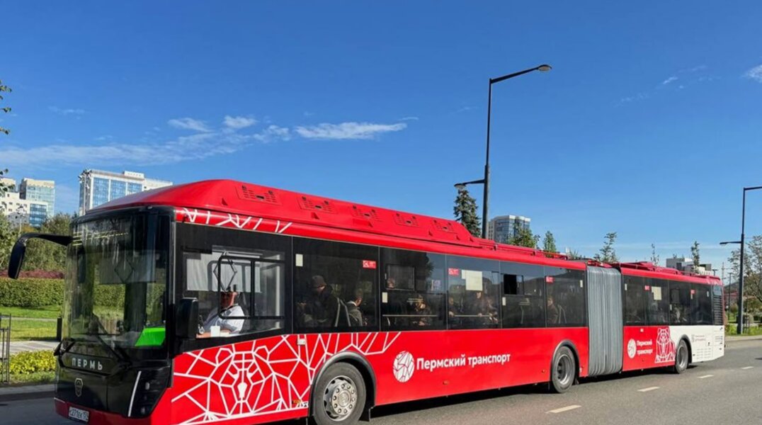 На один из протяженных маршрутов Перми вышли автобусы особо большого класса