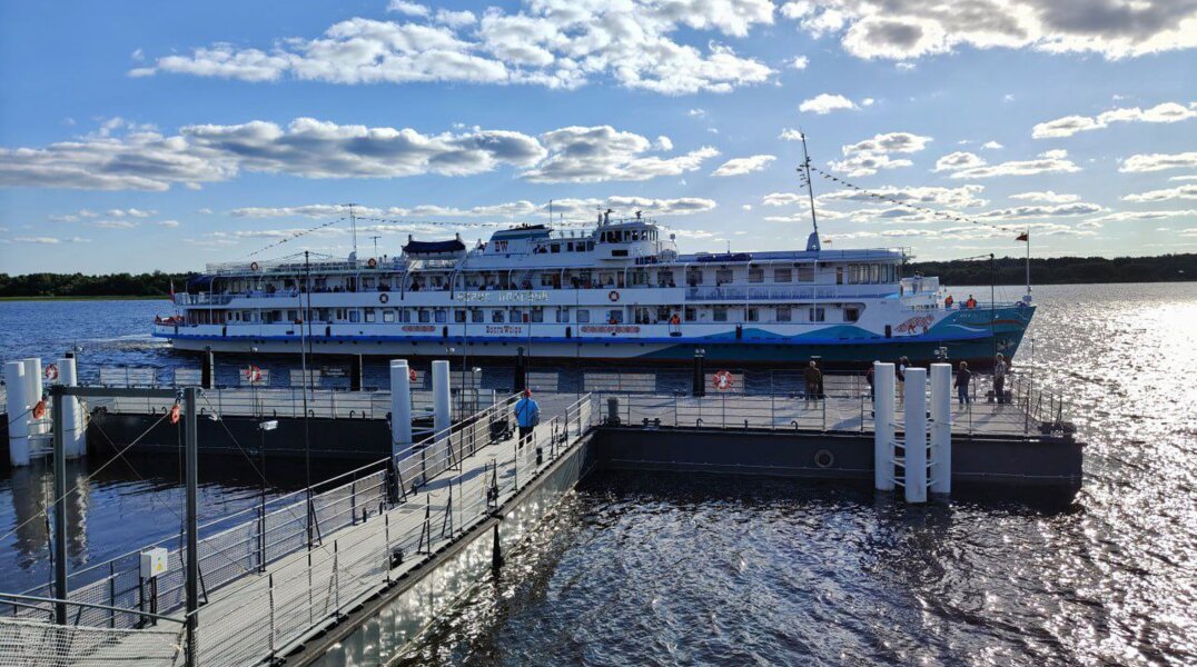 В Соликамске впервые за 30 лет пришвартовался круизный теплоход