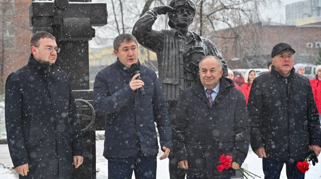 В Перми установили памятник молодым рабочим оборонных заводов