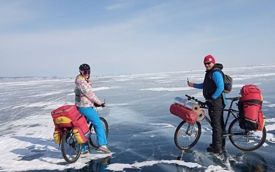 Пермяки проехали 400 километров по льду Байкала на велосипедах