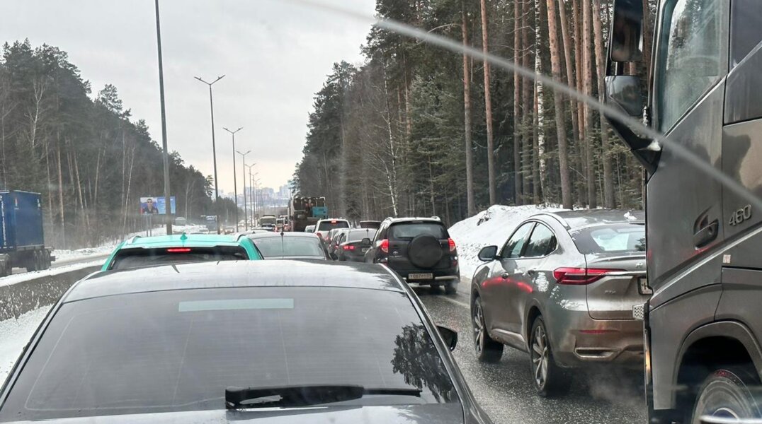 Пермь встала в восьмибалльных пробках утром 15 марта