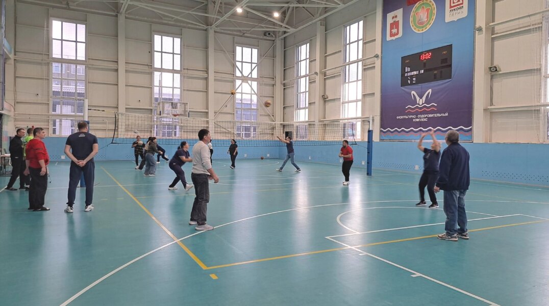 Тридцать два бардинских учителя физкультуры прошли обучение игры в волейбол